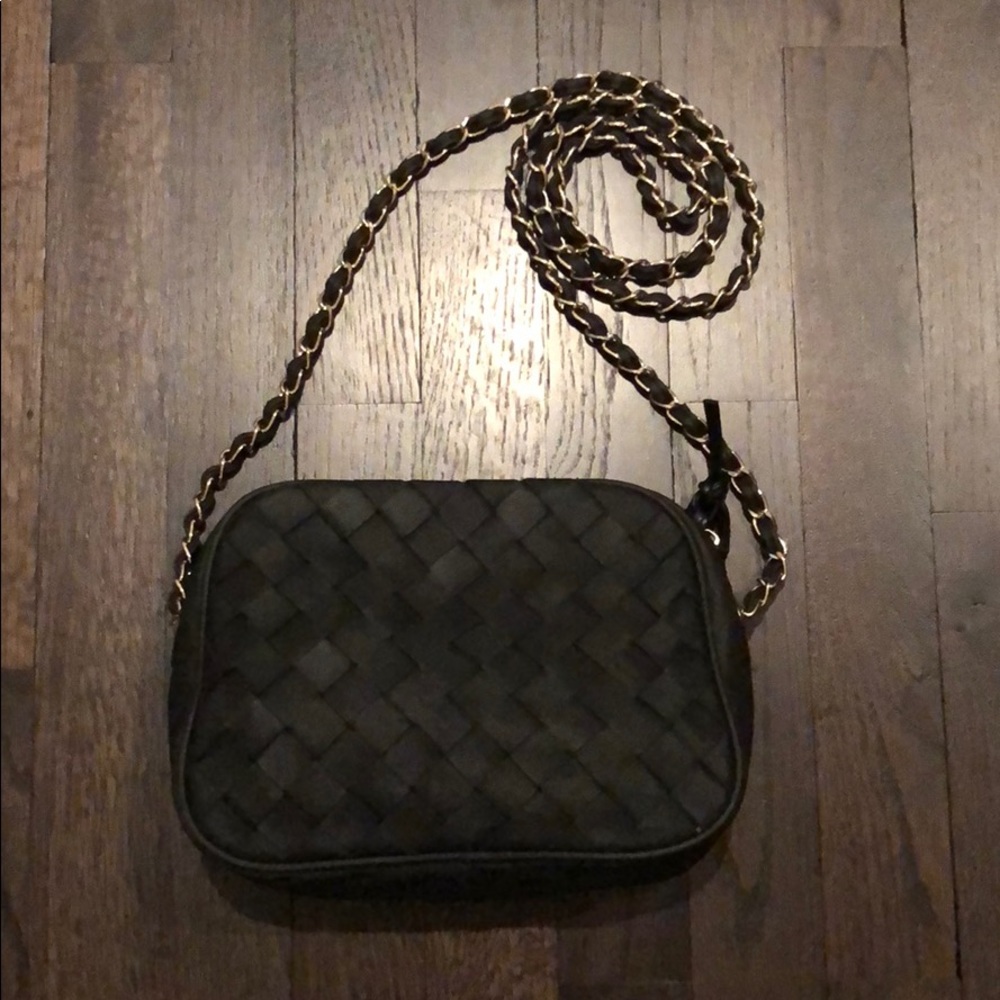 Crossbody handbag
